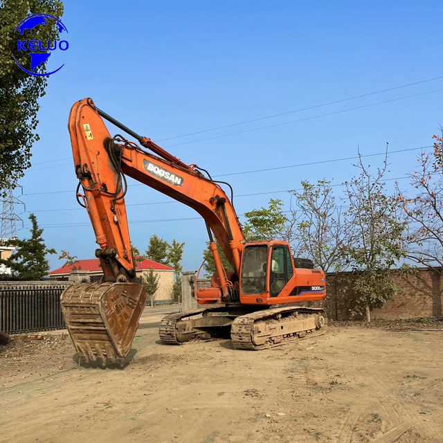 2014 Yılında Üretilen İkinci El Doosan 300 Ekskavatör